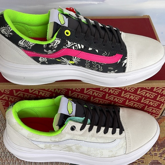 Vans Men’s Old Skool Over
Singles Day Multi/True Wh
VN0A7Q5E6GL
Sneaker Platform - Picture 2 of 16